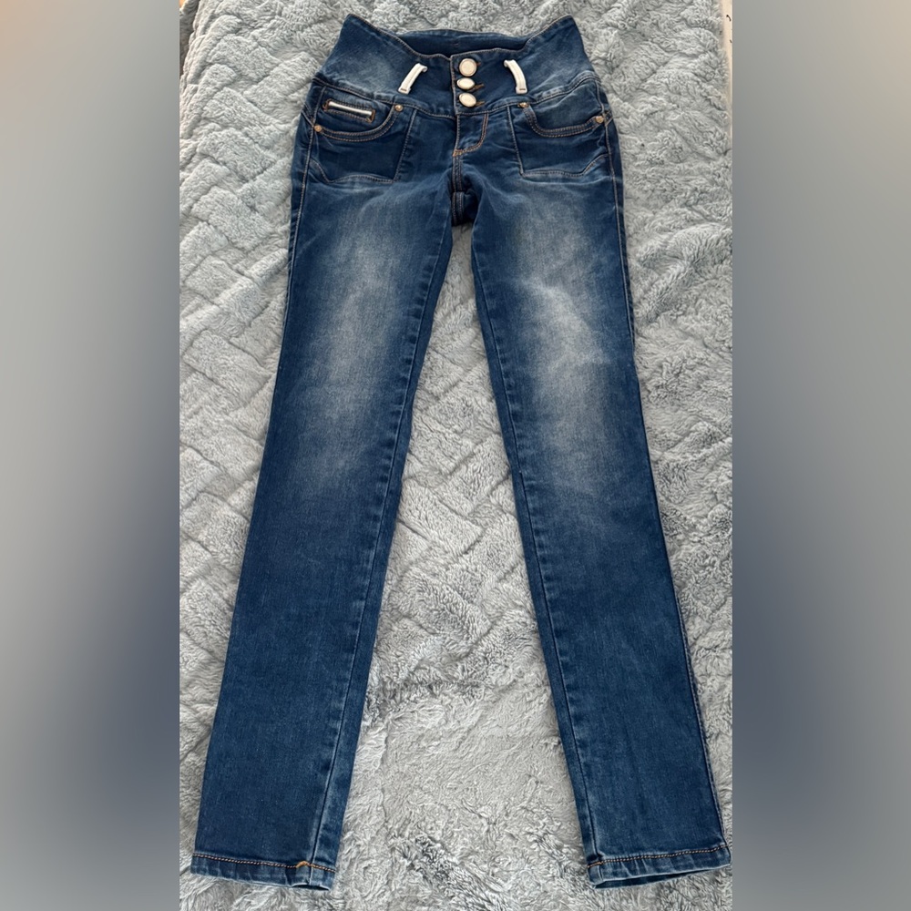 Women's Blue High-Waisted Jeans